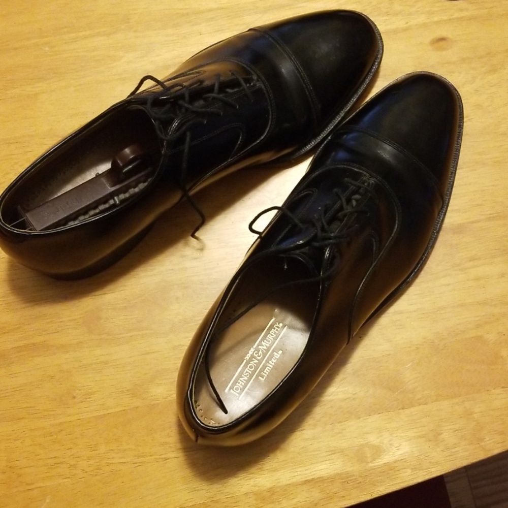 Johnston & Murphy  Mens Shoes Size 11.